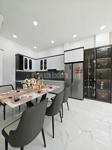 bán nhà đường Huỳnh thị hai, q12 5x15 5 tầng, thuận làm CHDV, văn phòn