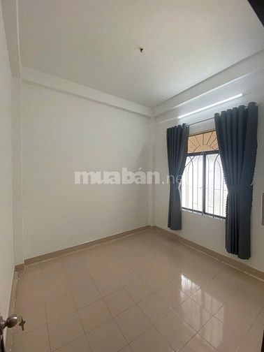 Cho thuê toàn bộ căn nhà mặt tiền, có 2 ban công