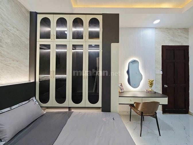 bán nhà đường Huỳnh thị hai, q12 5x15 5 tầng, thuận làm CHDV, văn phòn