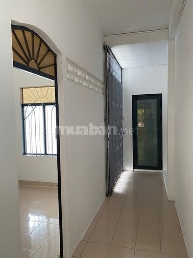 Cho thuê toàn bộ căn nhà mặt tiền, có 2 ban công
