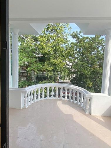 Cho thuê toàn bộ căn nhà mặt tiền, có 2 ban công