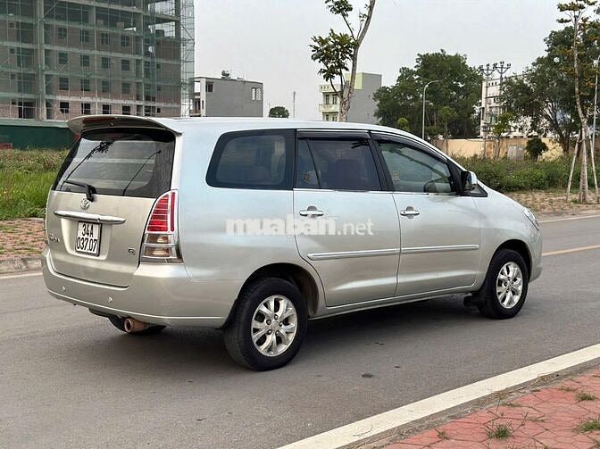 Bán xe Innova bản G mầu bạc xe gia đình