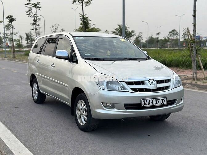 Bán xe Innova bản G mầu bạc xe gia đình