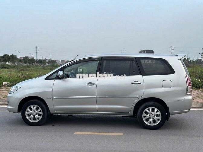 Bán xe Innova bản G mầu bạc xe gia đình