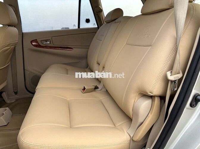 Bán xe Innova bản G mầu bạc xe gia đình