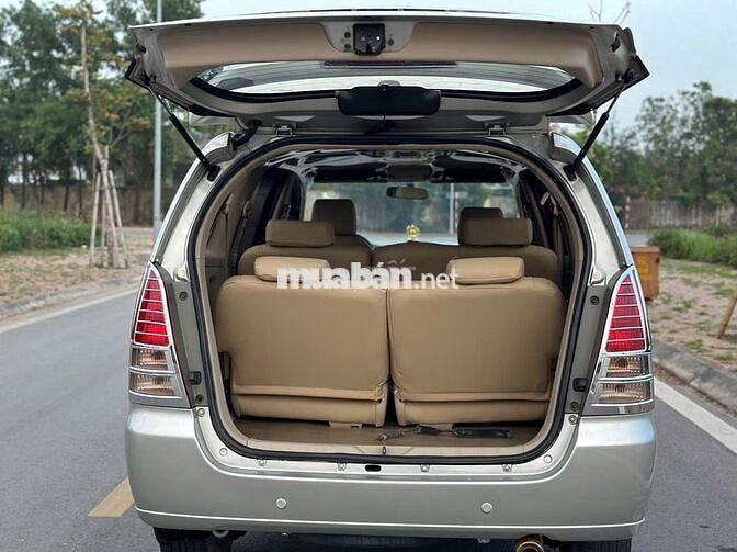 Bán xe Innova bản G mầu bạc xe gia đình