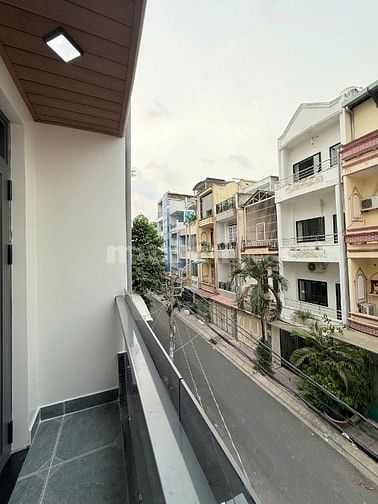 Sát Chợ Lớn!! MT Bình Phú 1 - đường số 6 Q.6 (4x17m) 4 tầng Chỉ 12 tỷ