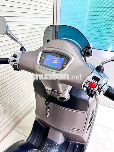 Pán Vespa GTS 300 Super Tech HPE4 ABS 2023