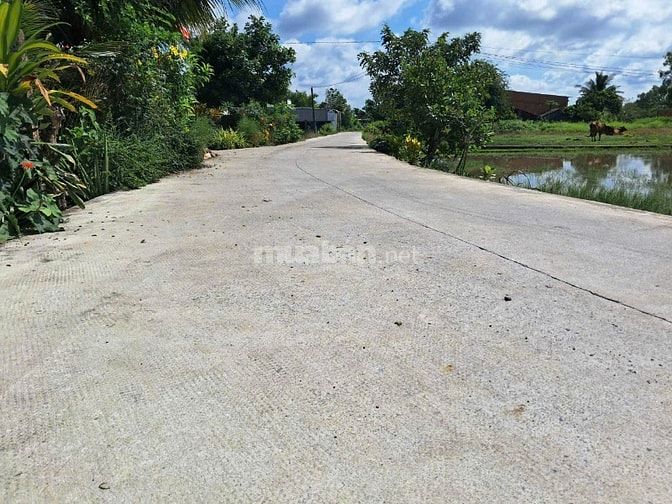 Bán thửa đất 2 mặt tiền tại Đức Hoà ngang 15m diện tích 324m2 giá 2ty4