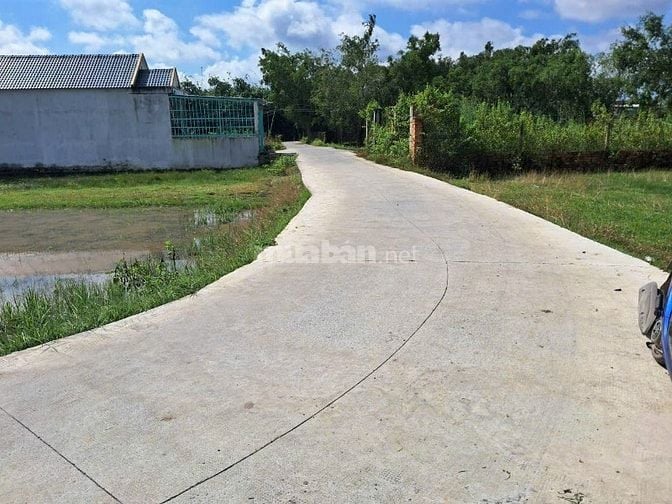 Bán thửa đất 2 mặt tiền tại Đức Hoà ngang 15m diện tích 324m2 giá 2ty4