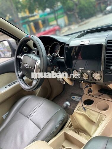 Ford Everest 2011 2.5L 4x2 AT - 20000 km