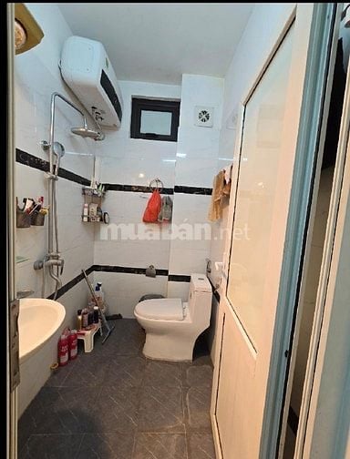 BÁN NHÀ - NGỌC TRÍ - LONG BIÊN.      DTich= 30m2. Mtiền = 4.2m. 
