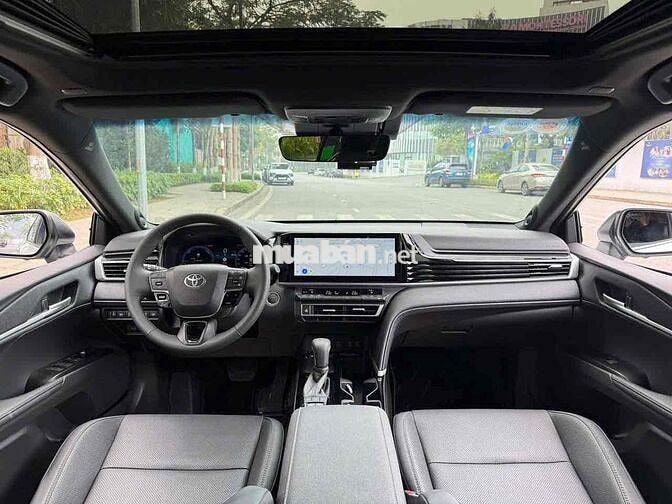 Toyota Camry 2024 2.5HEV MID - 300 km