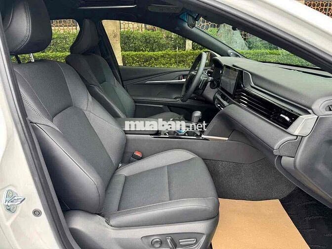Toyota Camry 2024 2.5HEV MID - 300 km