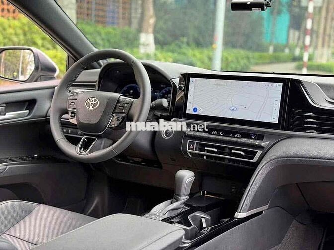 Toyota Camry 2024 2.5HEV MID - 300 km
