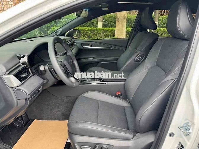 Toyota Camry 2024 2.5HEV MID - 300 km