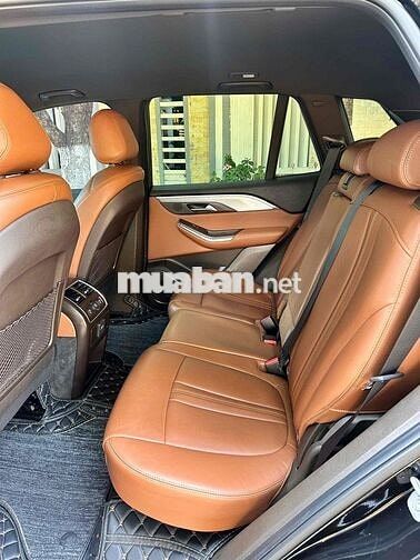 VinFast Lux SA2.0 2021 Premium