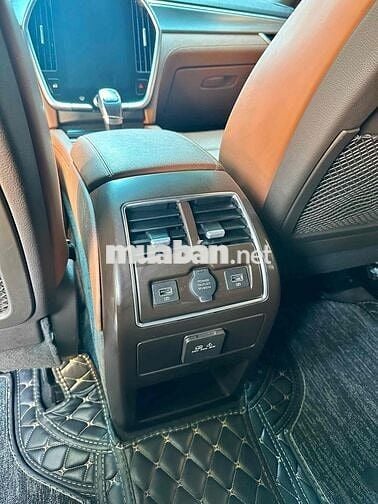 VinFast Lux SA2.0 2021 Premium