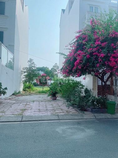 Cần tiền trả nợ bán gấp lô đât 13B Conic đường chính giá 63Tr/m2 sổ đỏ