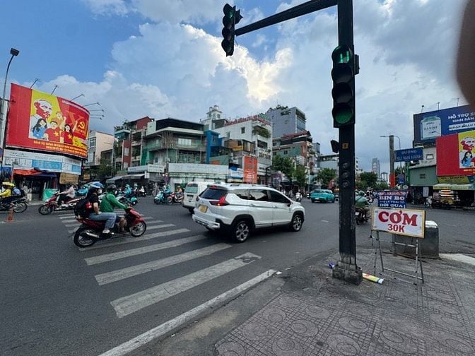 CHO THUÊ NHÀ 2 MẶT TIỀN KINH DOANH LÝ THÁI TỔ và SƯ VẠN HẠNH 