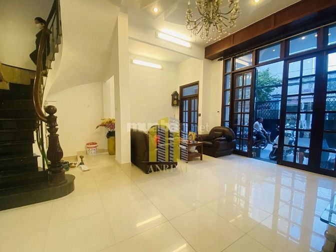 Villa Thảo Điền Sân Rộng Đầy Đủ Nội Thất Giá 40 Triệu