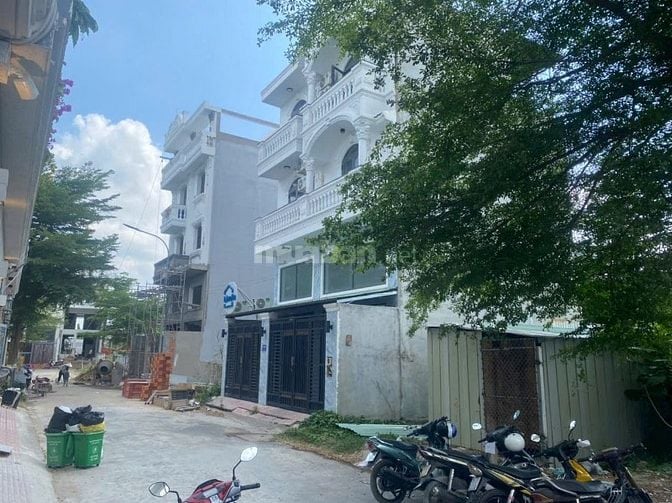 Đất ở Khu dân cư xây dựng hiên hữu 110M2 - Cách Lê Văn Lương chỉ 80m