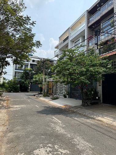 Bán nhà 6x17,5m gồm 4 tầng Đường rộng 18m 