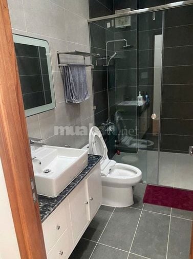 Chính chủ cho thuê nhà nguyên căn mặt tiền có nội thất gỗ cao cấp,Q.12