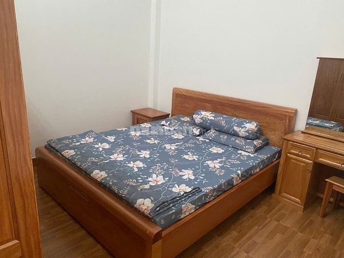 Chính chủ cho thuê nhà nguyên căn mặt tiền có nội thất gỗ cao cấp,Q.12