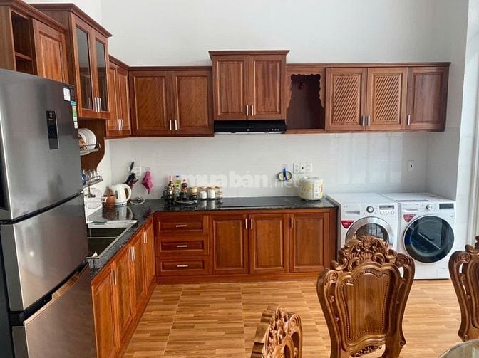 Chính chủ cho thuê nhà nguyên căn mặt tiền có nội thất gỗ cao cấp,Q.12