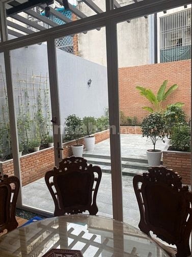 Chính chủ cho thuê nhà nguyên căn mặt tiền có nội thất gỗ cao cấp,Q.12