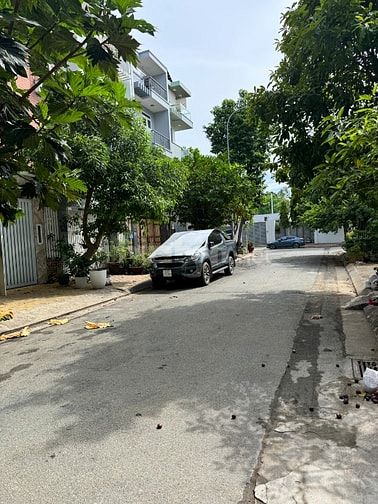 Nhà 5x20m 1 hầm 3 lầu khu 6B intresco Phạm Hùng 