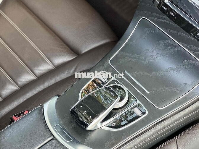 Mercedes Benz GLC300 4Matic Model 2019 Trắng nâu