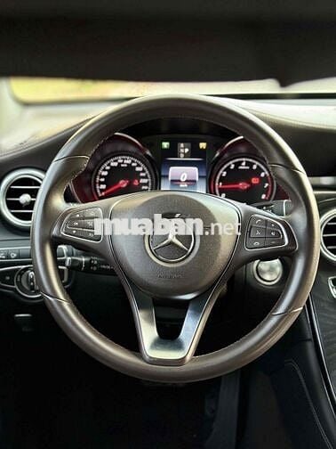 Mercedes Benz GLC300 4Matic Model 2019 Trắng nâu