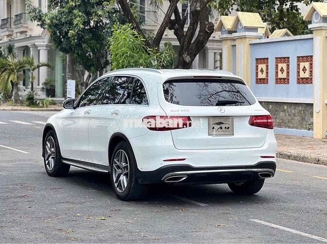 Mercedes Benz GLC300 4Matic Model 2019 Trắng nâu