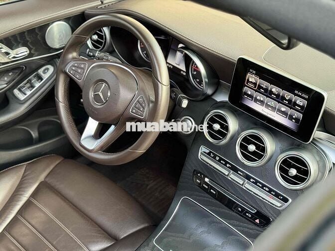 Mercedes Benz GLC300 4Matic Model 2019 Trắng nâu