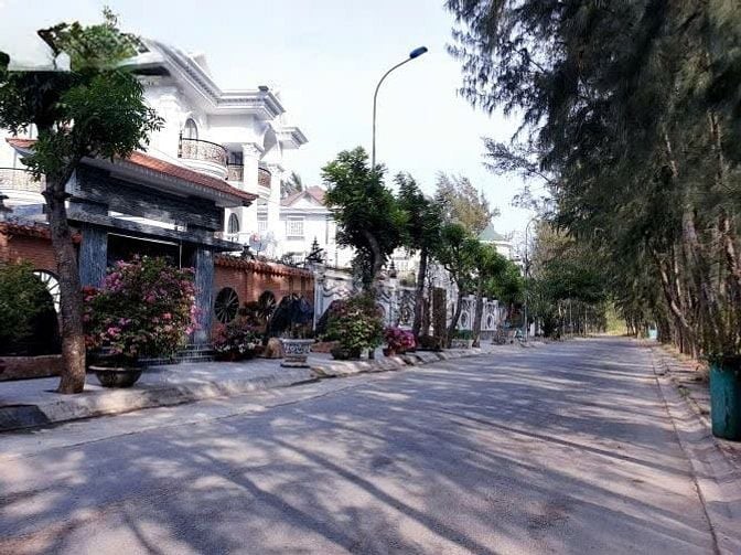 Vay Bank cần bán gấp lô biệt thự view bờ sông 300m2 KDC 13C Greenlife 