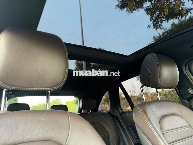 Mercedes Benz GLC300 4Matic Model 2019 Trắng nâu