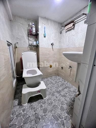 NHÀ MẶT TIền 63M2 Đường THÁI PHIÊN, Q.11