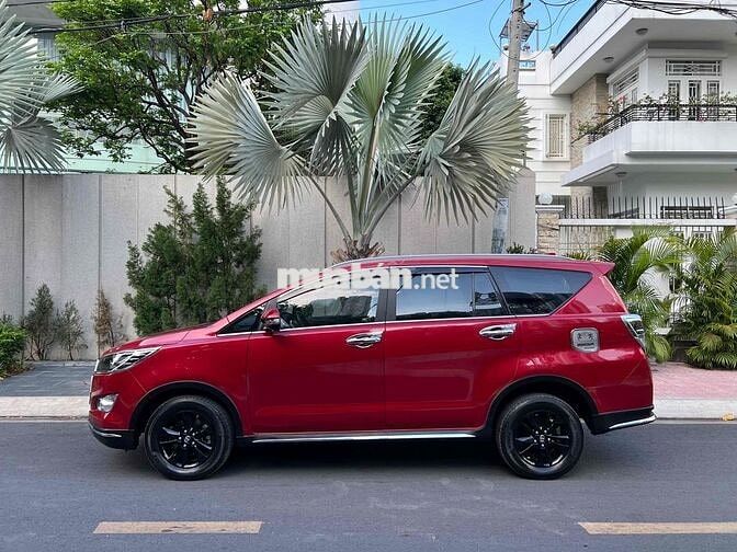 Toyota Innova Venturer 2.0 số tự động 2018