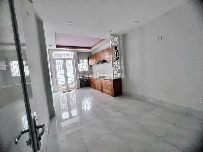NHÀ MẶT TIền 63M2 Đường THÁI PHIÊN, Q.11