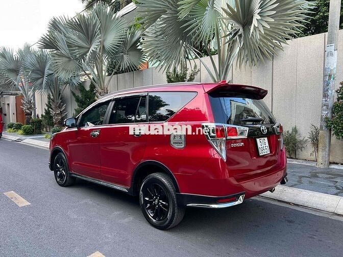 Toyota Innova Venturer 2.0 số tự động 2018