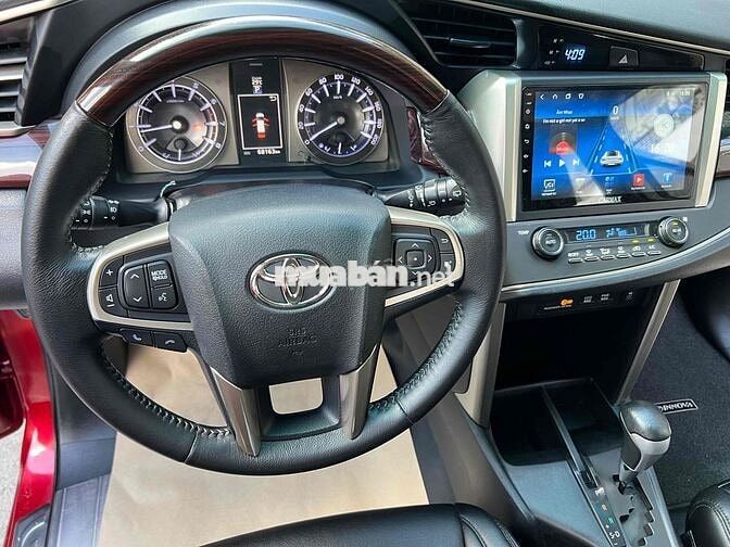 Toyota Innova Venturer 2.0 số tự động 2018