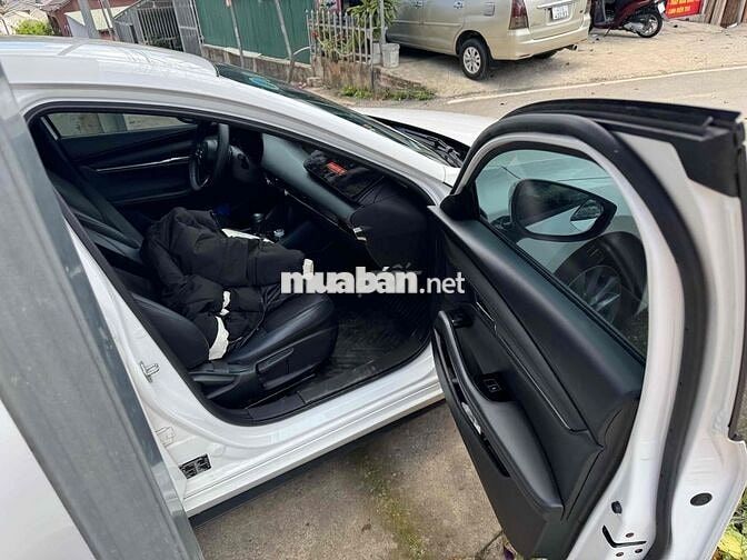 Mazda 3 2023 1.5L Luxury - 18000 km