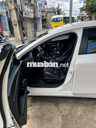 Mazda 3 2023 1.5L Luxury - 18000 km