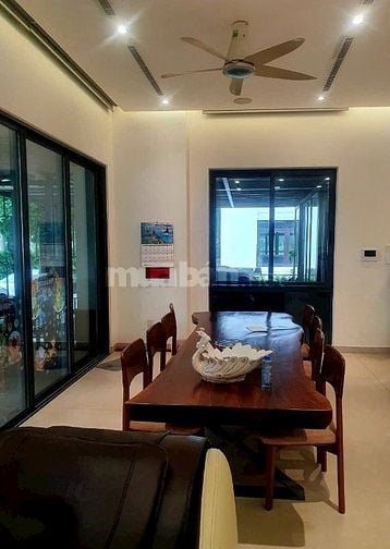 Cho thuê Villas Vinhomes Tân Cảng. 310m2.Hầm 2 lầu  Giá 250tr