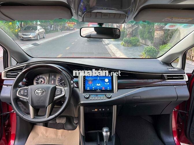 Toyota Innova Venturer 2.0 số tự động 2018