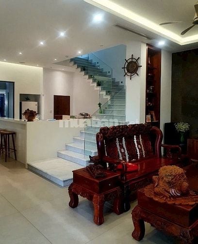Cho thuê Villas Vinhomes Tân Cảng. 310m2.Hầm 2 lầu  Giá 250tr