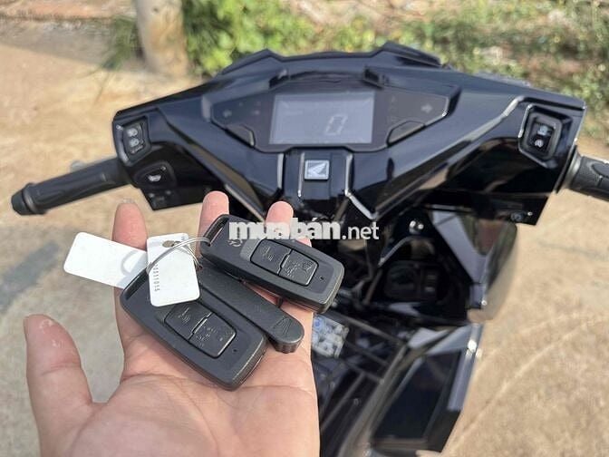 Cần bán ab 2024 4 val 3000km 2 mót 2 gương