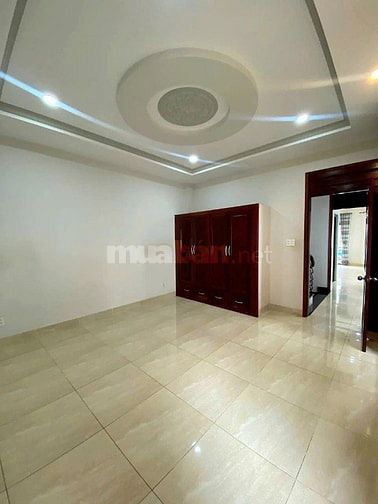 Cần cho thuê nhà Mặt Tiền Sư Vạn Hạnh P.10 Q.10 gần khúc Lý Thái Tổ.